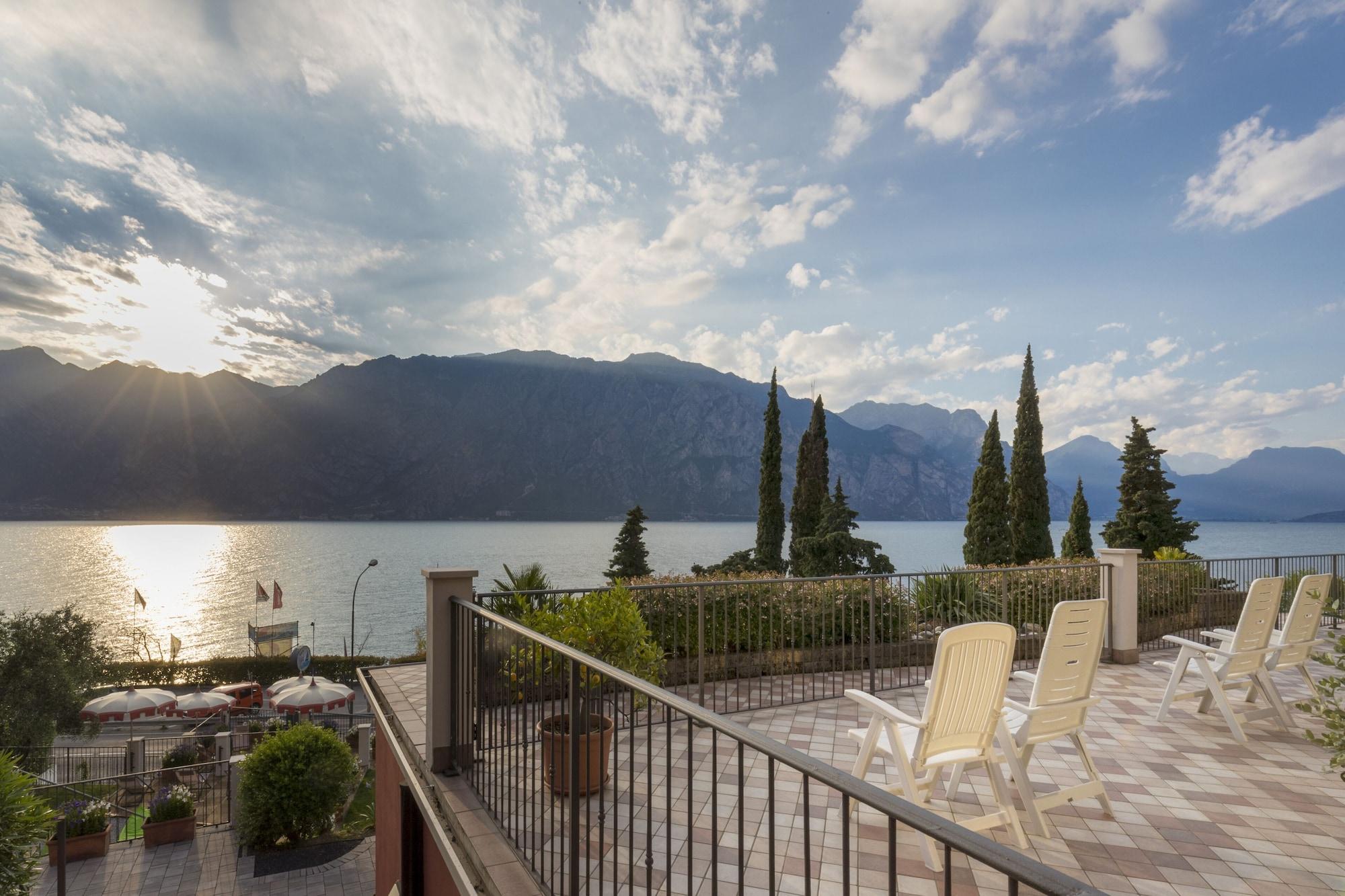 Hotel Oasi Beach Malcesine Ngoại thất bức ảnh