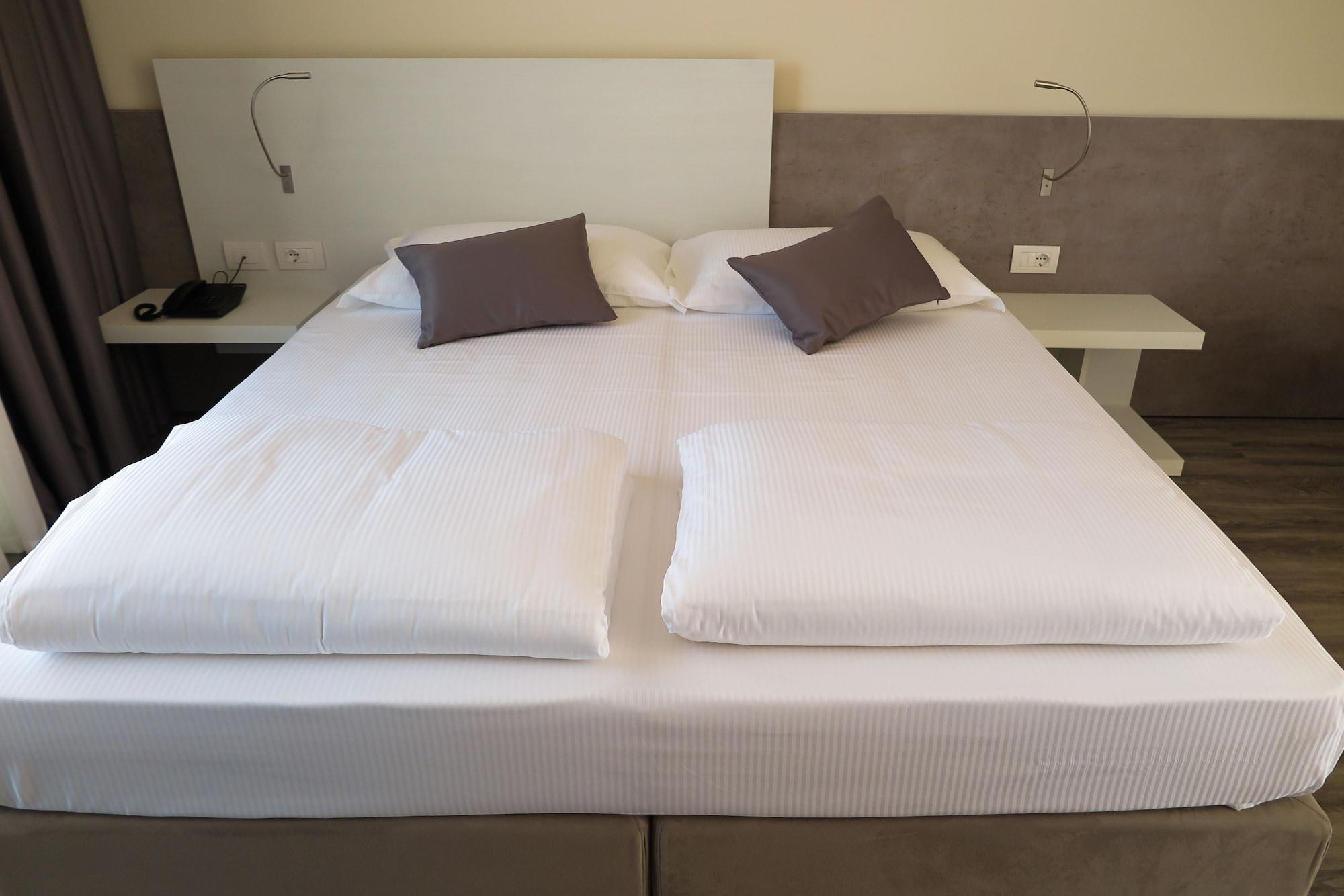 Hotel Oasi Beach Malcesine Ngoại thất bức ảnh