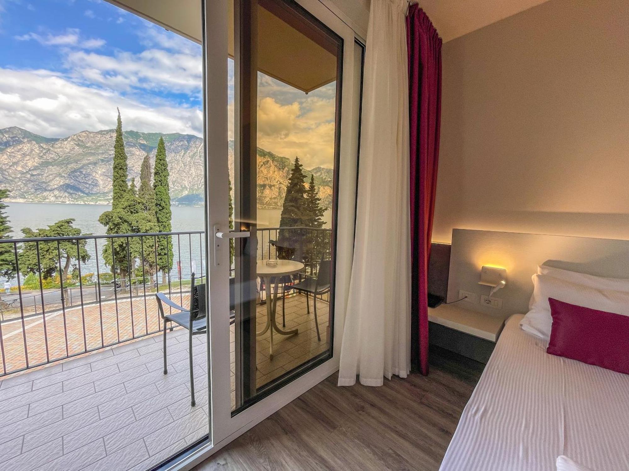 Hotel Oasi Beach Malcesine Ngoại thất bức ảnh