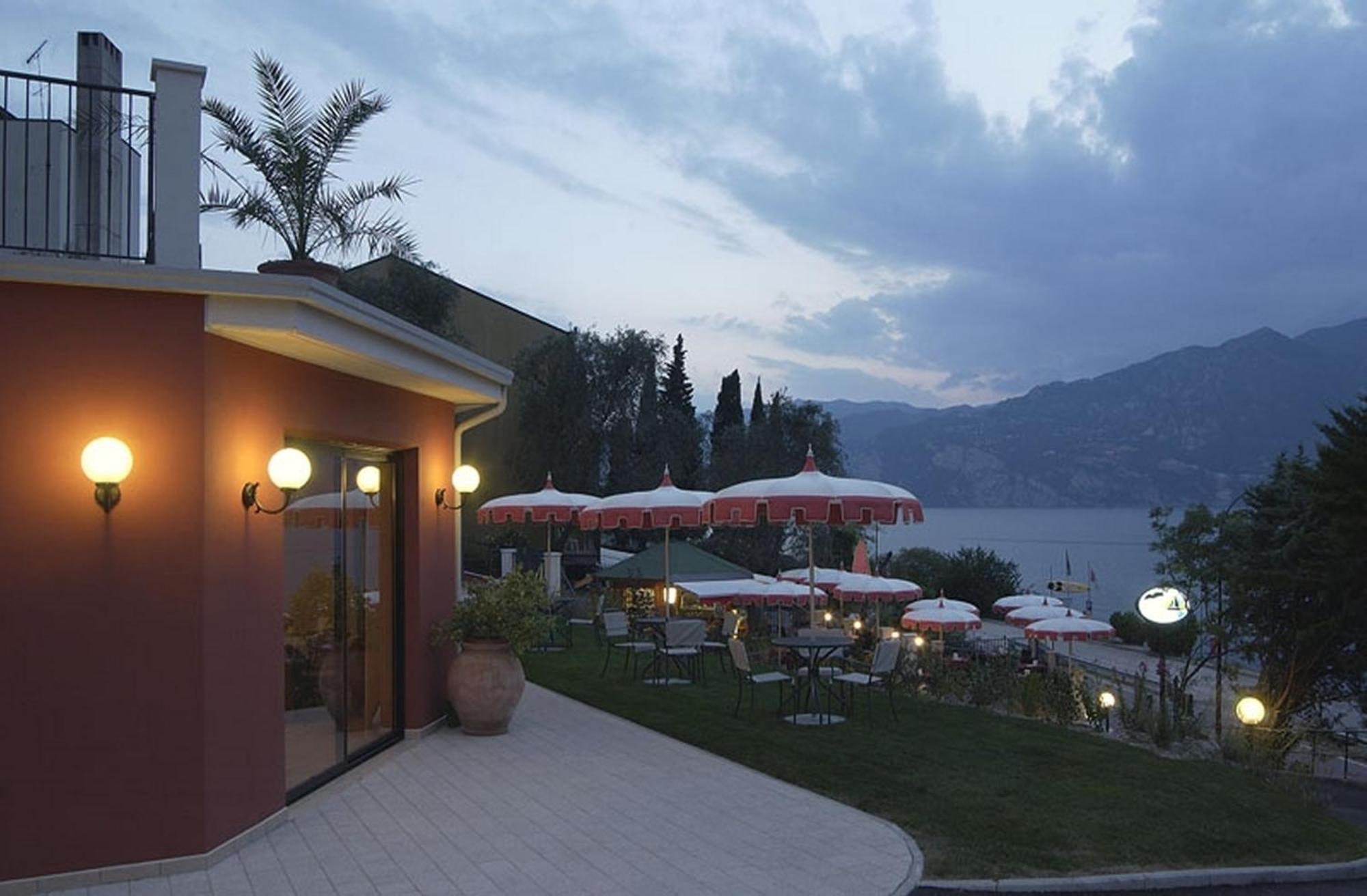 Hotel Oasi Beach Malcesine Ngoại thất bức ảnh