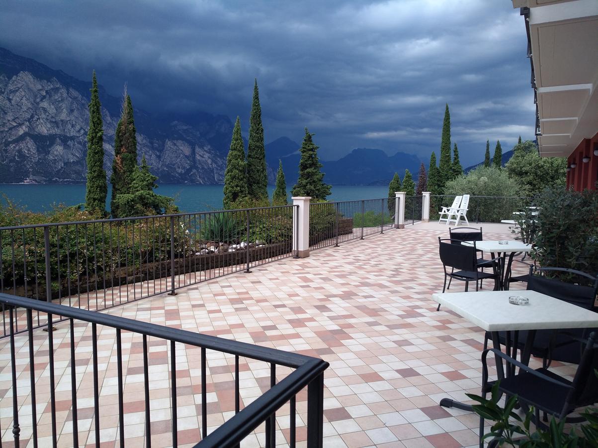 Hotel Oasi Beach Malcesine Ngoại thất bức ảnh