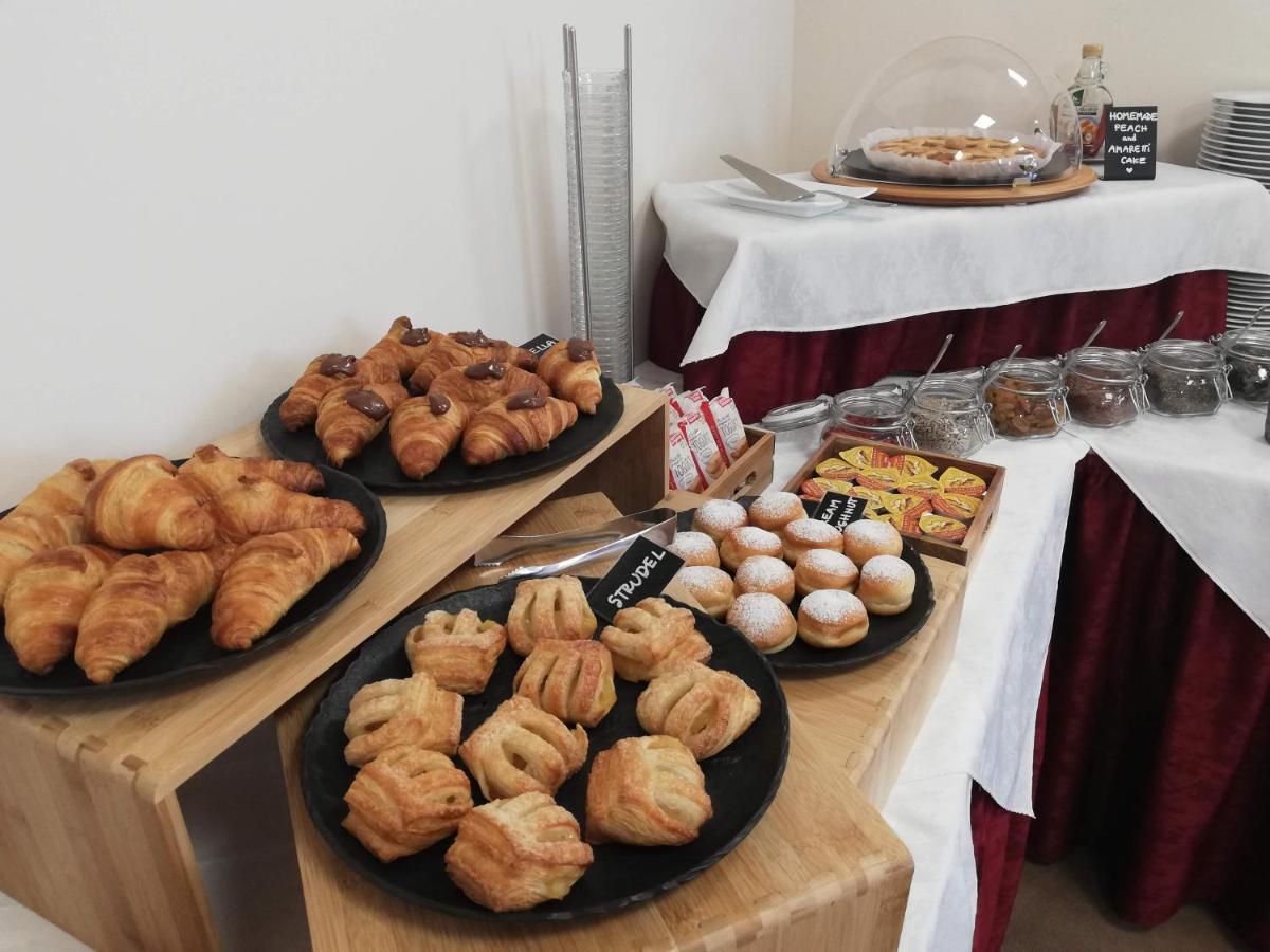 Hotel Oasi Beach Malcesine Ngoại thất bức ảnh